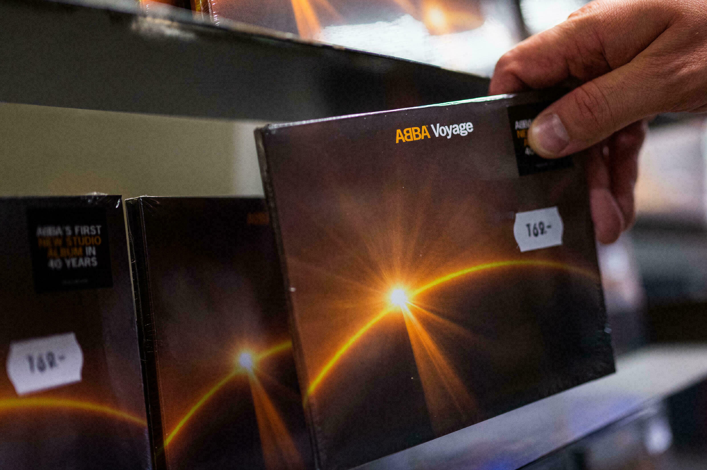 O novo álbum do grupo ABBA "Voyage" foi colocado em uma loja de discos em Estocolmo na véspera do lançamento oficial neste dia 5 de novembro de 2021.